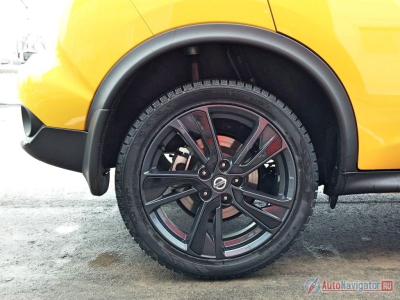 Для кроссовера предлагаются две линии заводского дизайнерского тюнинга – «Черная персонализация» и «Желтая персонализация»