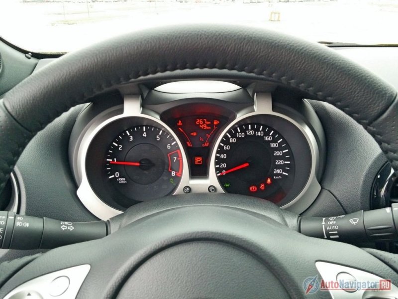 Щиток приборов красив и информативен