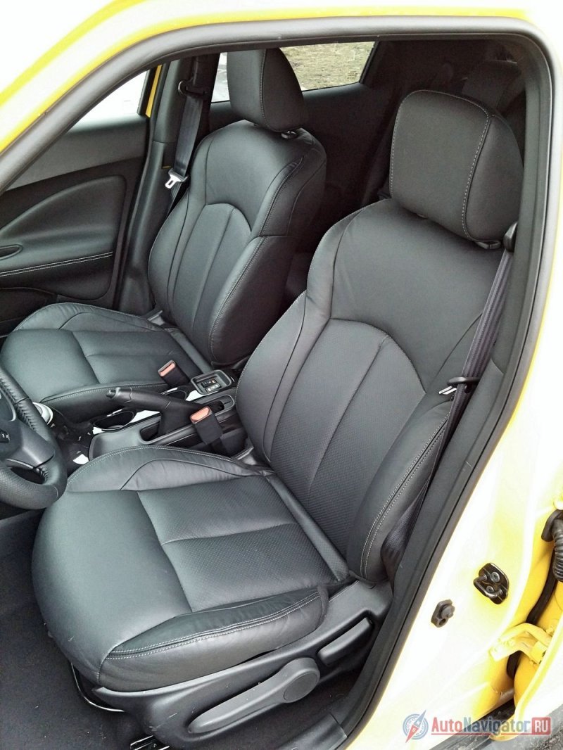 Скажу сразу – если вы страдаете клаустрафобией, то к Nissan Juke придется привыкать