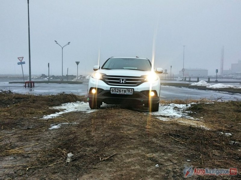Первое поколение Honda CR-V появилось на свет в 1995 году, четвертое, которое интересует нас, было показано в 2012 году и представляет собой, по сути, серьезное обновленное третье