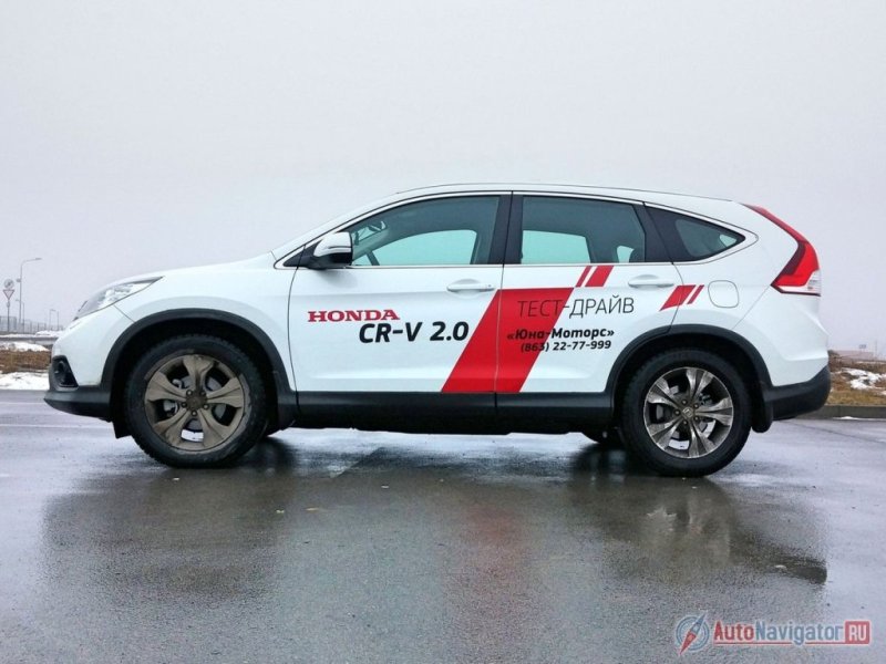 Заслуга большой площади остекления – отличная обзорность из салона