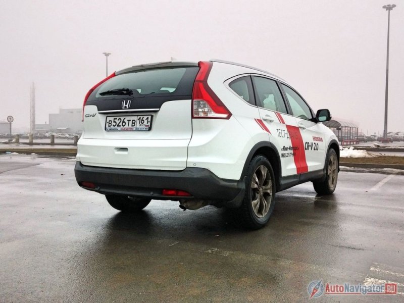 Массивная задняя часть – дверь в большой багажник