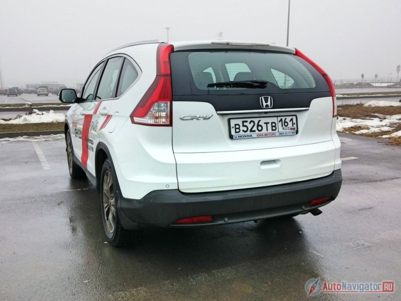 Honda CR-V – компактный кроссовер, его габариты – 4570х1820х1685 мм