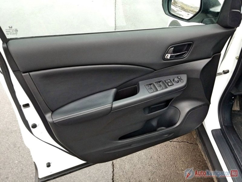 Двери тоже могут похвастаться разными полостями для хранения