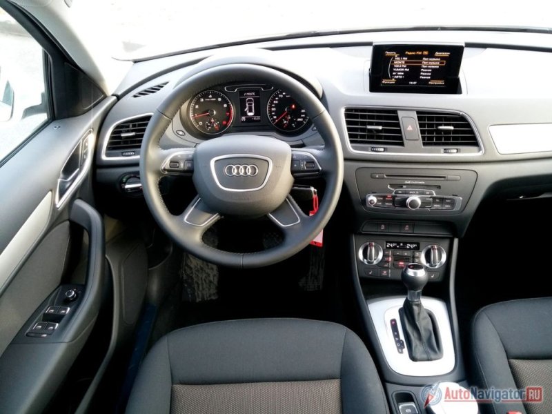 К элементам управления, рулю, индикаторам и дисплеям претензий нет – доступ к ним удобен, а информацию они предоставляют исчерпывающую