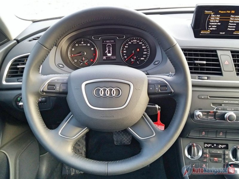 Руль хорош и аналогичен тем «баранкам», которые стоят, к примеру, в моделях A4 и Q7 