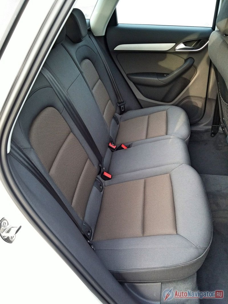 Подлокотника в центре «дивана» нет. Жаль...