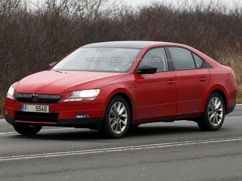 Skoda Superb III тестируется без камуфляжа