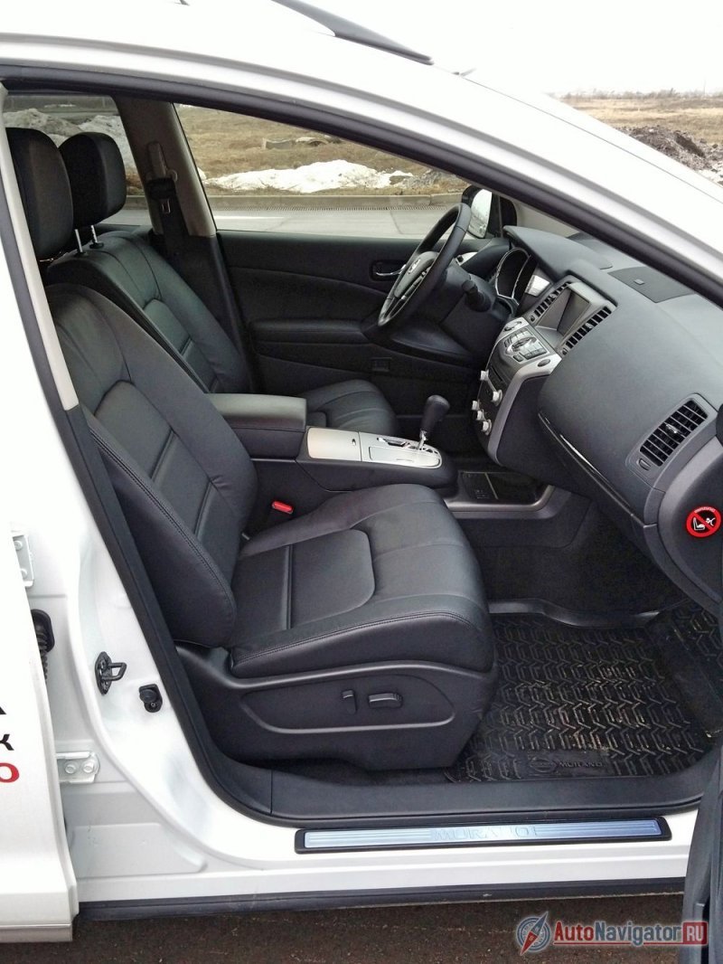 Передняя часть салона отличается простором и отличной эргономикой