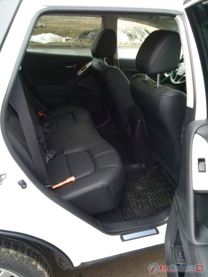 В задней части салона можно ощутить поистине «лимузинный» комфорт