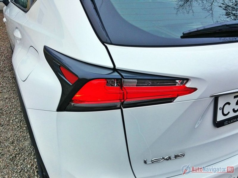 Задние фонари оснащены светодиодами