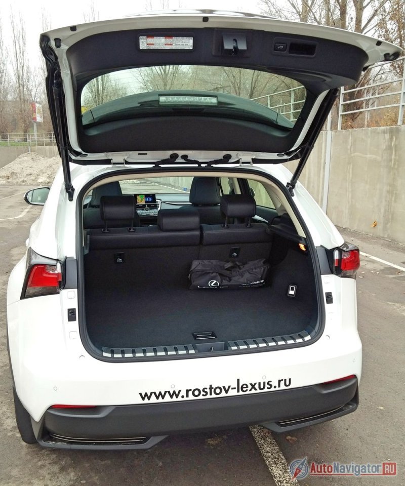 Автомобиль комплектуется фирменной сумкой с дорожными принадлежностями