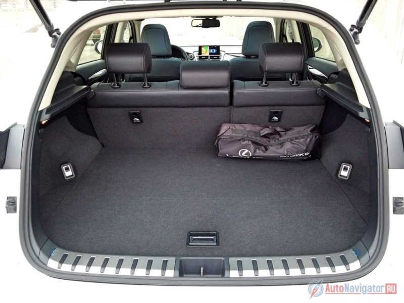 Минимальный объем багажного отсека – 475 л., а максимальный (при сложенном заднем «диване») – 1520 л.