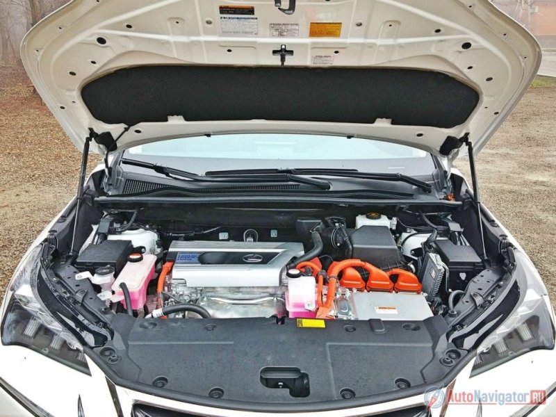 Узлы и агрегаты, разместившиеся под капотом, не только современные, но и красивые