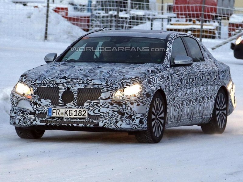 Mercedes-Benz E-Class 2016 проходит испытания