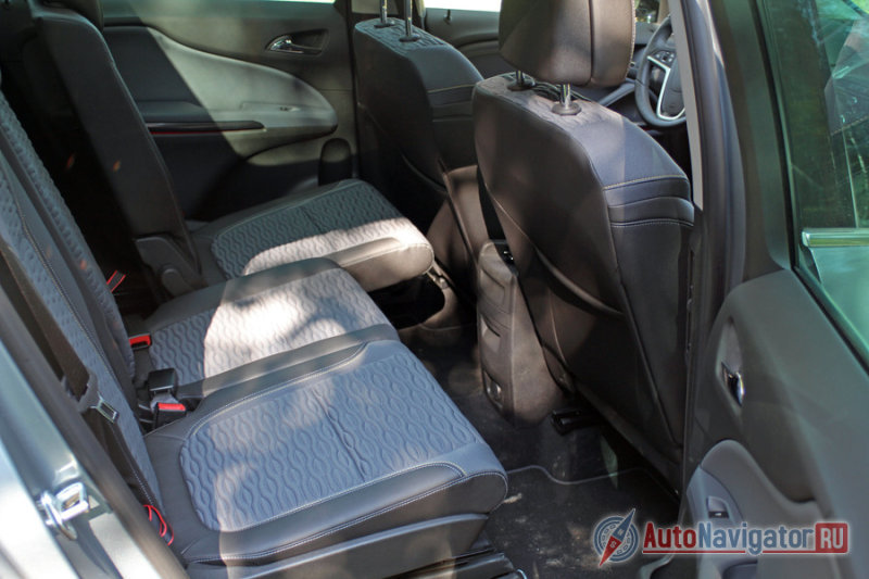 От этого меняется и положение второго ряда сидений в продольном направлении