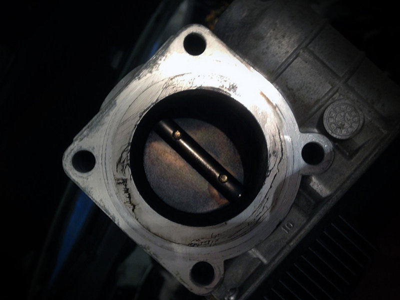 Единственное слабое место ДВС – дроссельная заслонка. Да и ту менять не нужно, достаточно периодически чистить