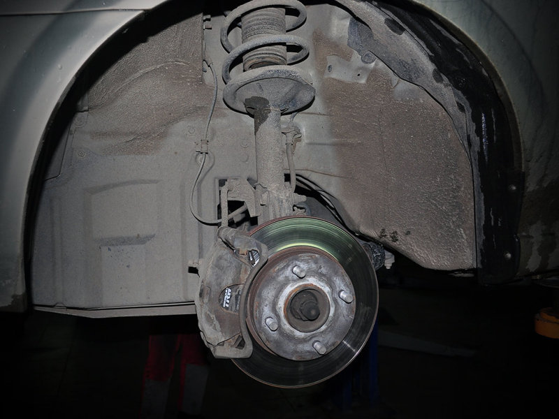 Подвеска Almera Classic относительно «слабая». Служить годами может только при условии аккуратной езды и отсутствия перегрузок