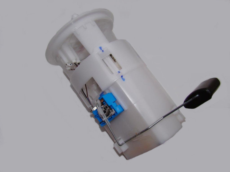 Весьма дорогой оригинальный бензонасос, отличившийся склонностью к отказам, некоторые владельцы заменяли на продукцию АвтоВАЗа