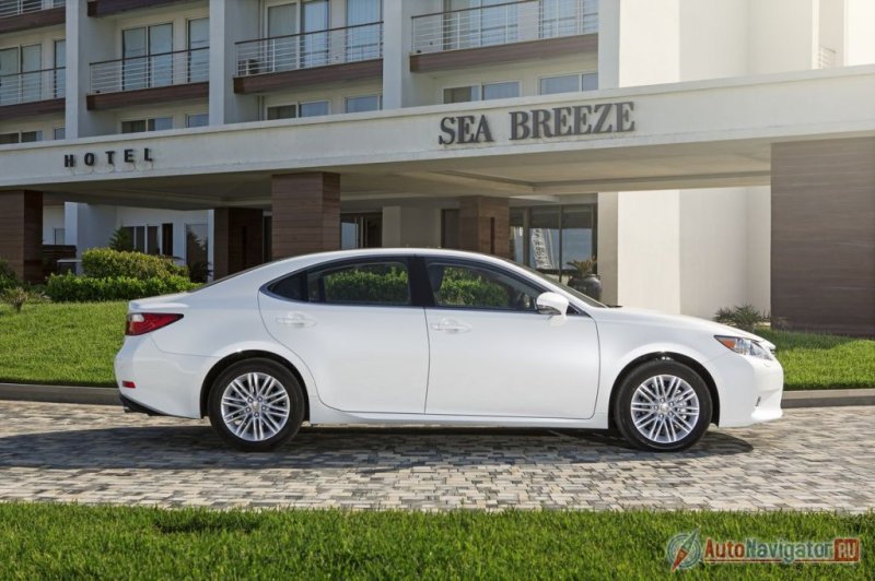 Несмотря на то, что ES и Camry очень похожи технически, у ES, например, колесная база на 45 мм больше