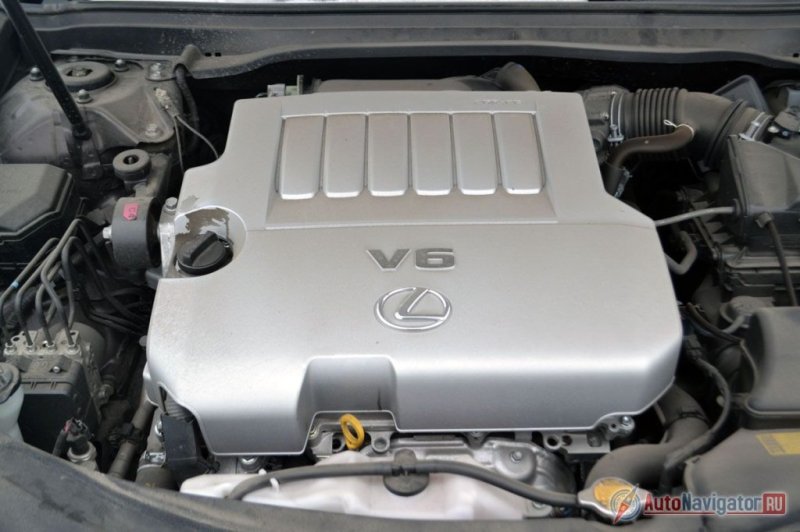 3,5-литровый бензиновый V6. Никаких турбонаддувов и даунсайзинга. Кого-то традиционный подход радует, а кого-то может огорчить