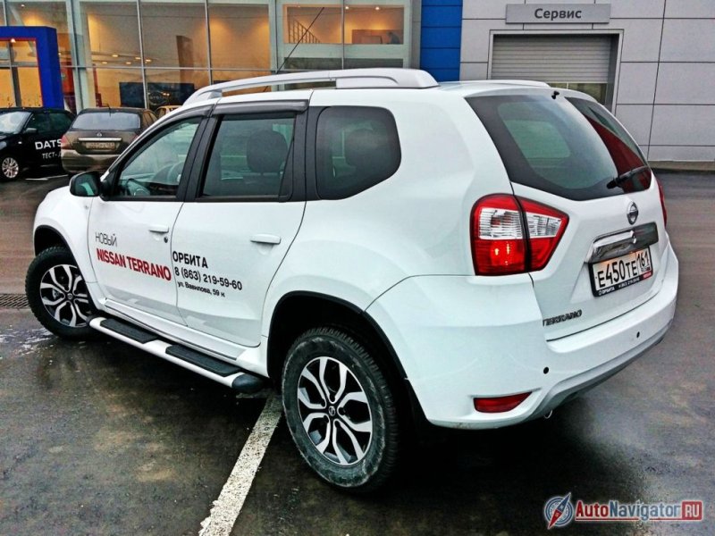 Тестовый экземпляр автомобиля примечателен дефлекторами на окнах и капоте, а также симпатичными «ступеньками» на боках кузова