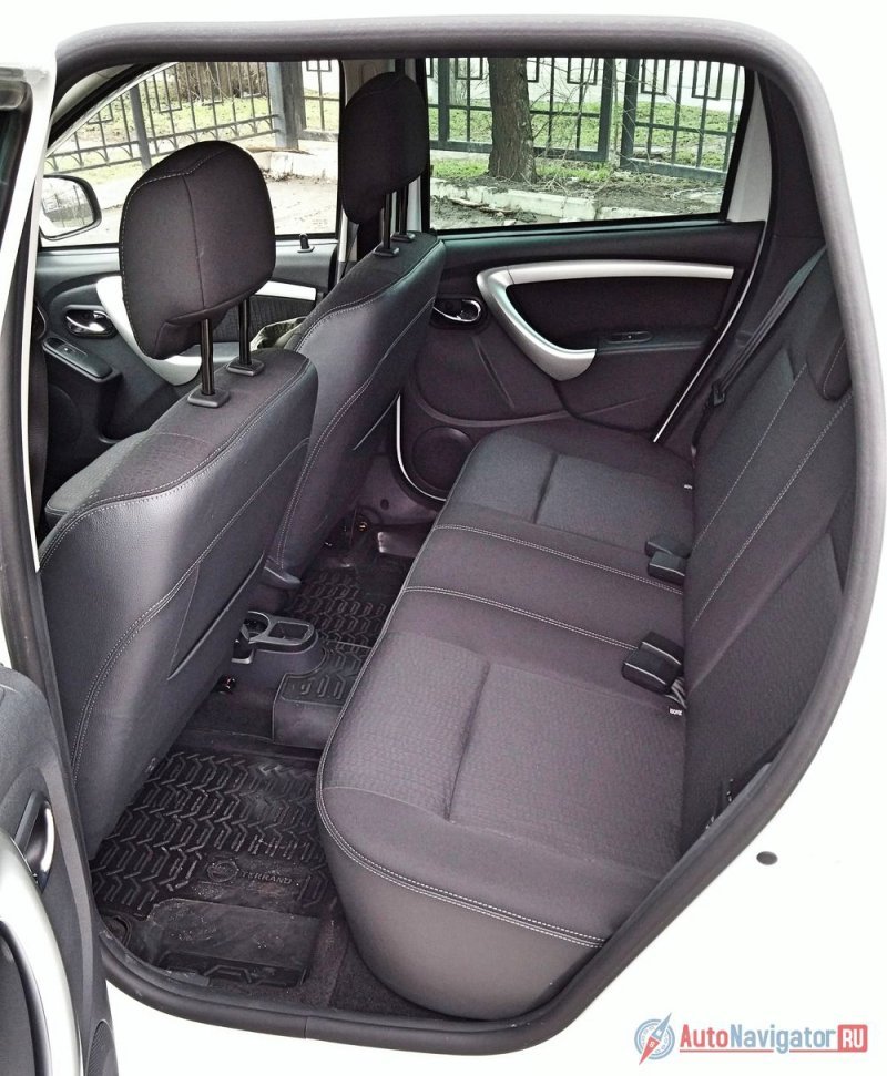 С вместимостью и «бытовым удобствами» у Nissan Terrano III все в порядке