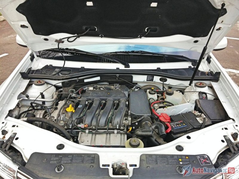 Простой 135-сильный мотор шумноват и позволяет машине разгоняться от 0 до 100 км/ч за 11.2 с