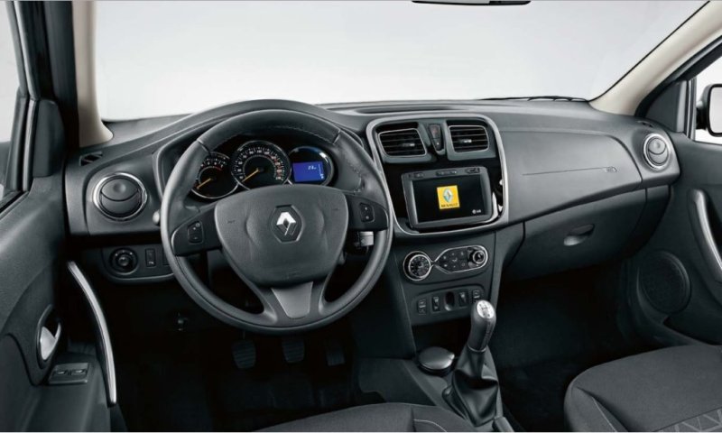 Отличия в салоне кроются в вышитых на спинках кресел и ковриках логотипах Stepway, а также в измененной приборной панели