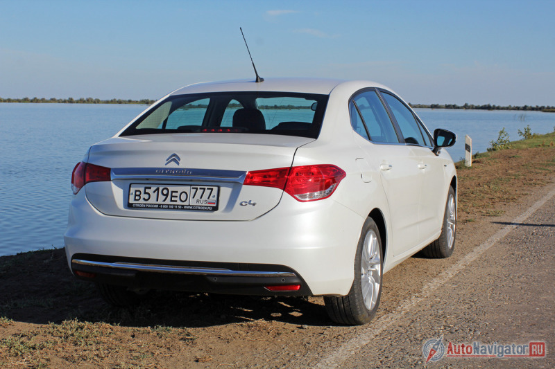 Для обозначенной клиентуры ключевыми параметрами, определяющими их окончательный выбор, являются, прежде всего, дизайн и оснащение. Весомую роль играет еще и цена. Все остальное – вторично и меняется уже в зависимости от индивидуальных приоритетов конкретного покупателя