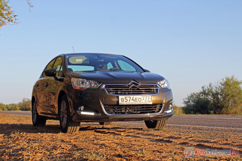 Высокий клиренс в 176 мм - лишь малая часть адаптации седана к российским условиям