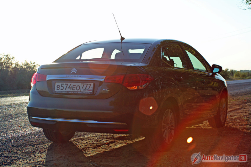 Шасси Citroen C4 Sedan благосклонно относится как к плохому асфальту, так и к грунтовке