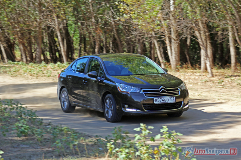 Не пасует оно и на ровном покрытии