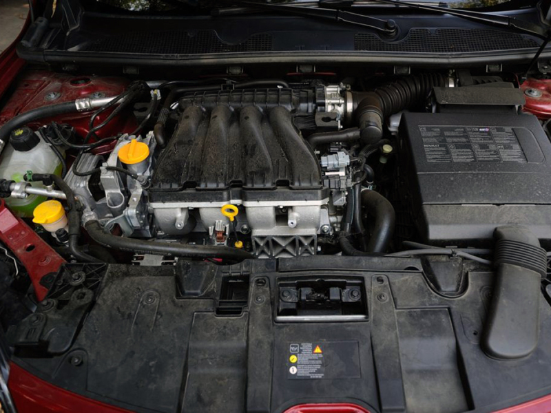 Подавляющая масса «официальных» Megane оснащена мотором 1.6, работающим на «легком» топливе