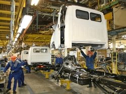 Объем производства автомобилей в РФ упадет в 2015 году на 10%