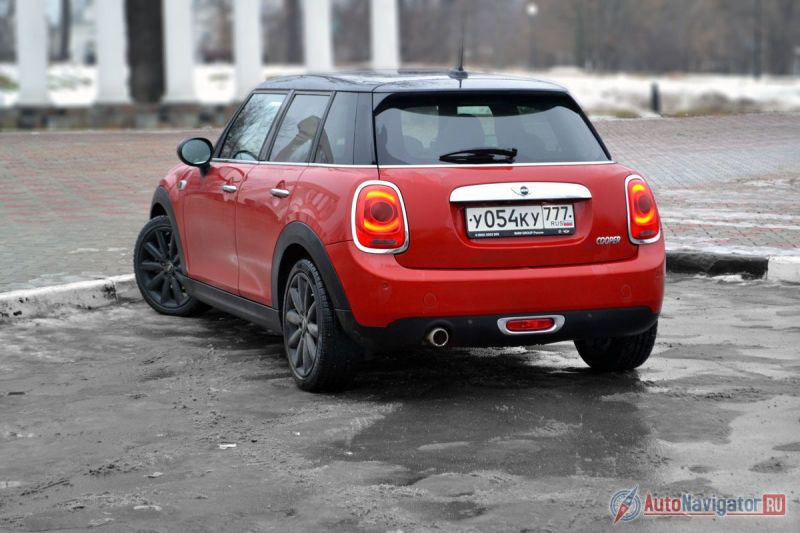 Задние фонари разбухли и теперь даже больше, чем у кроссовера Countryman. Эдакий макси Mini