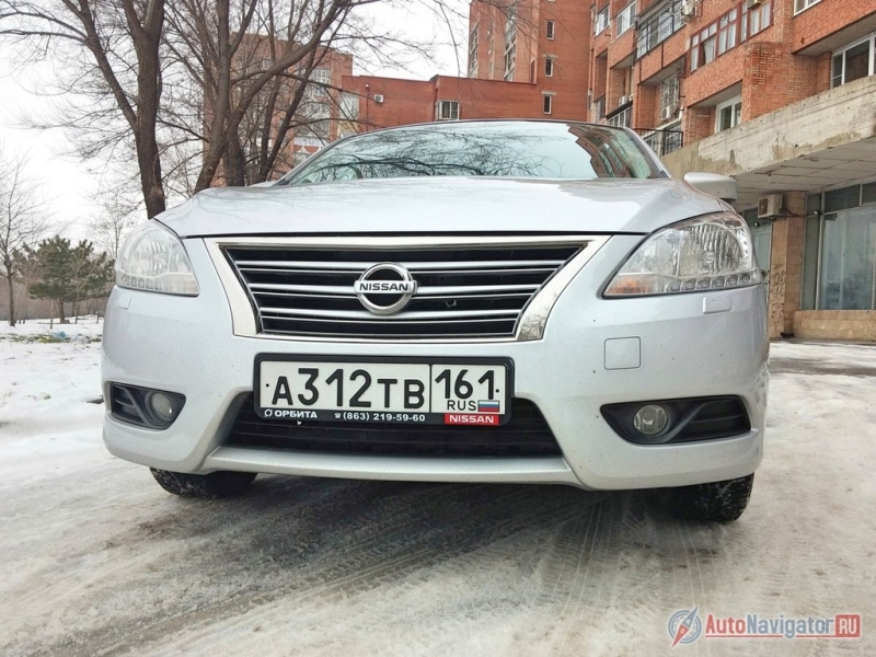 Со всеми дорожными неприятностями Nissan Sentra справляется хорошо — энергоемкости подвески почти всегда хватает, дорожного просвета (155 мм) — тоже