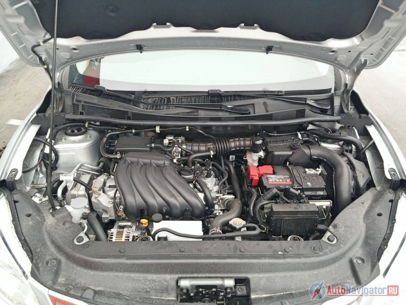 Седан Sentra доступен в салонах российских дилеров Nissan с одним бензиновым мотором — 1.6-литровым 117-сильным