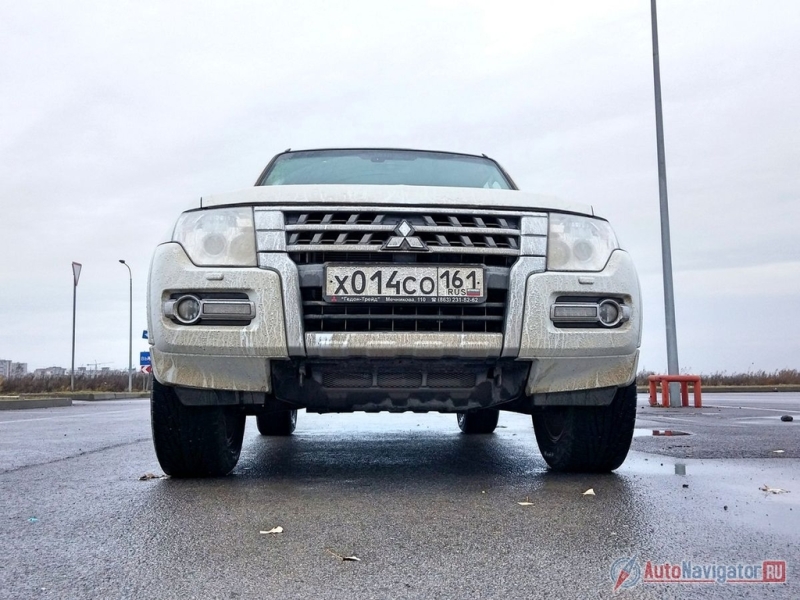 В арсенале «Паджеро» — надежная многорежимная полноприводная трансмиссия, интегрированная в кузов рама, независимые передняя и задняя подвески, пятиступенчатый «автомат» INVECS-II