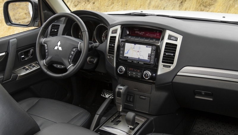 Салон «Паджеро» отличается простором, но архаичен...