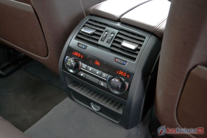 В машине четырехзонный климат-контроль и подогрев всех четырех сидений. Единственное «но» - все это опции, за которые придется доплачивать