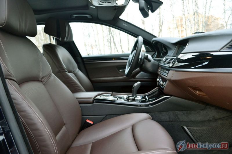 Коричневый салон как альтернатива для тех, кто считает черный слишком банальным, а светлый слишком марким