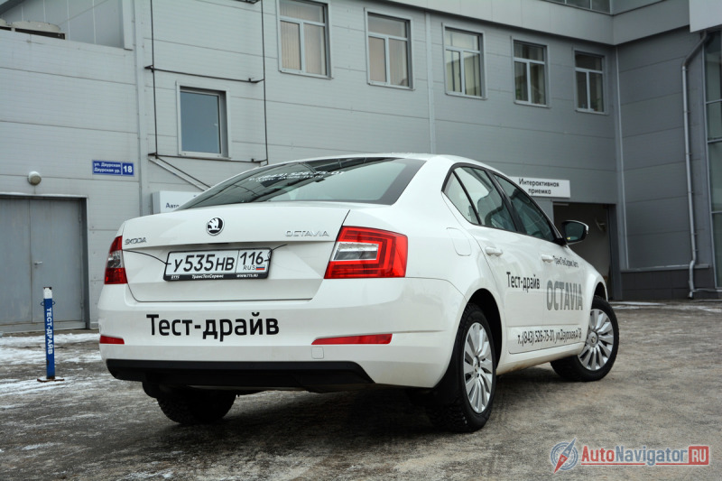 По итогам 2014-го в России Octavia вырвалась в лидеры класса, прибавив за прошлый год фантастические 158%. В абсолютных цифрах это эквивалентно 35 292 проданным экземплярам на фоне 13 663 – в 2013 (продажи стартовали 1 июня 2013). Российский рынок Skoda Octavia A7 открывала исключительно турбомоторами. На заре продаж нового поколения потенциальным клиентам чехи предлагали три бензиновых и один дизельный двигатель