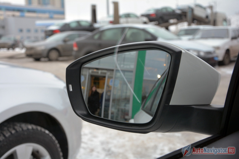 Наружные зеркала предлагают хороший обзор, но создают сильный шум на больших скоростях