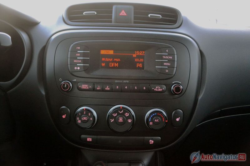 Музыка обычная, Bluetooth нет, хотя у Kia есть базовые системы и посовременней, например, как в Ceed