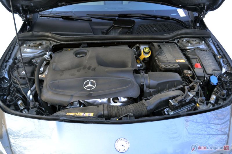 Обратите внимание на одну особенность – пассажирский «дворник» на двух шарнирах, а не на одном, как обычно