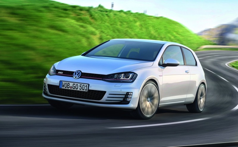 Обратите внимание на одну особенность – пассажирский «дворник» на двух шарнирах, а не на одном, как обычно