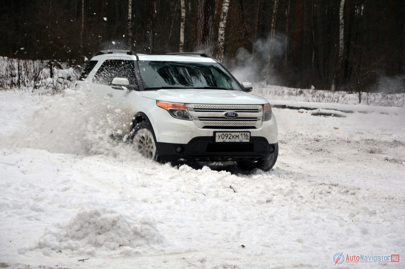 Просто перевел селектор в положение D, снял с «ножника», задал курс теплым рулем и уверенно наступил на акселератор