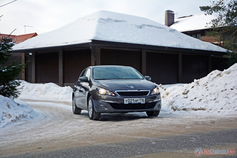 Новый Peugeot 308 сделан в стилистике моделей 208 и 508. Однако однозначно идентифицировать французское происхождение нелегко. Конечно, не гражданин мира, но однозначно подданный объединенной Европы