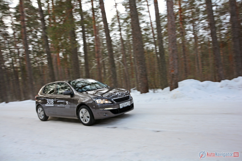 Турбированный хэтчбек с шестиступенчатым «автоматом» — аппарат для гурманов. Статическое ощущение качества подкрепляется вкусной ездой